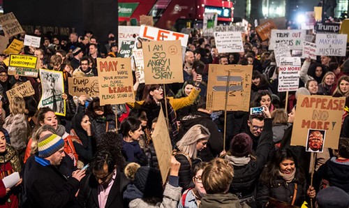 В Британии прошла демонстрация против иммиграционной политики Трампа - ảnh 1